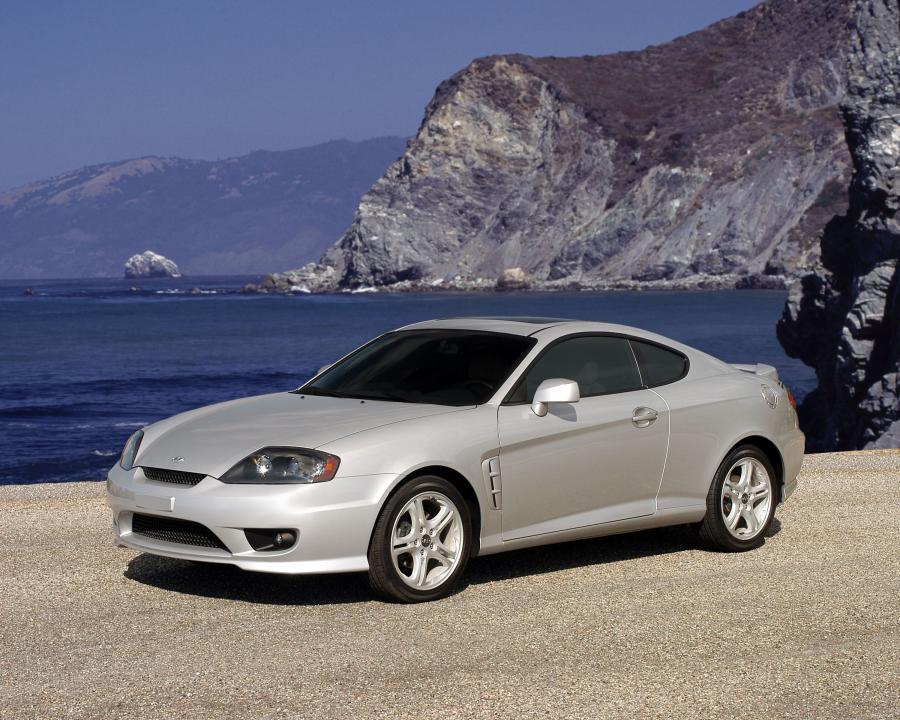  Hyundai Coupe 2004 года  (фото 17 из 20)